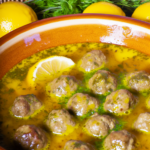 Nationalgericht Zypern: Avgolemono Me Keftedes (Rezept)